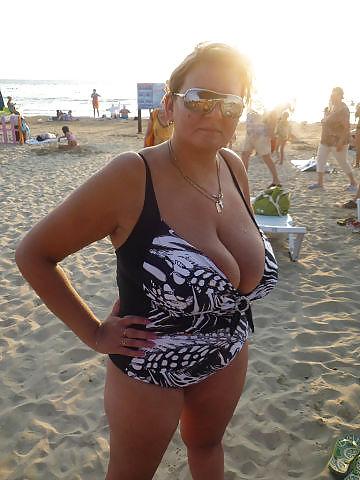 14P Busty Russian Woman 1214