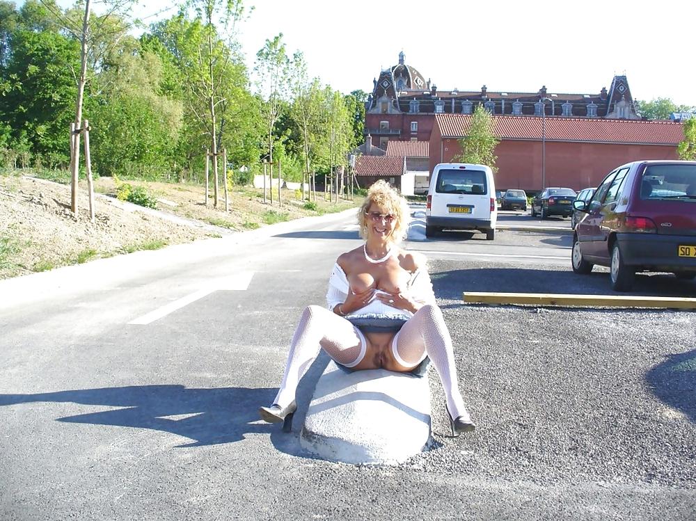 15P Flashing Females 16