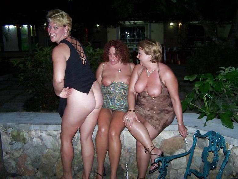 15P Flashing Females 16