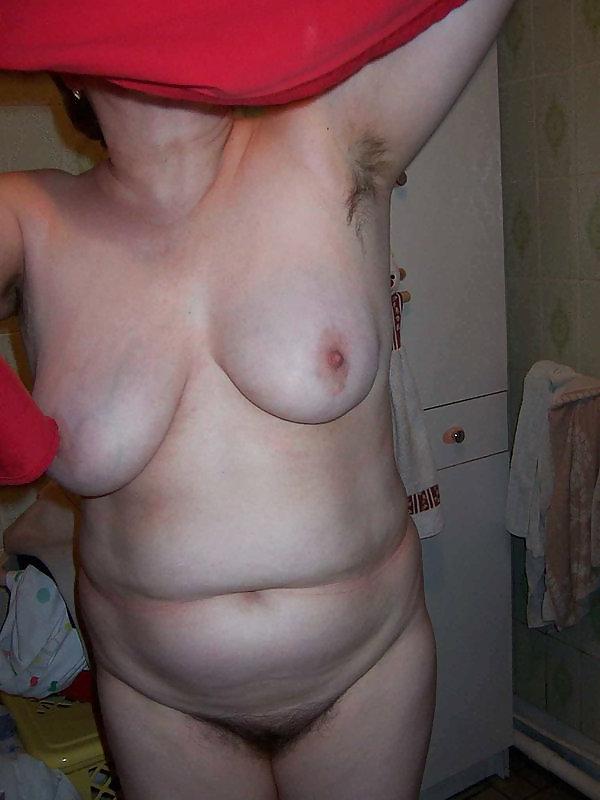 24P Amateur mature hairy!!