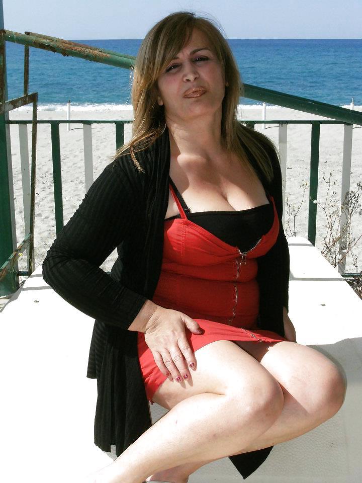 16P Italian woman: carlota