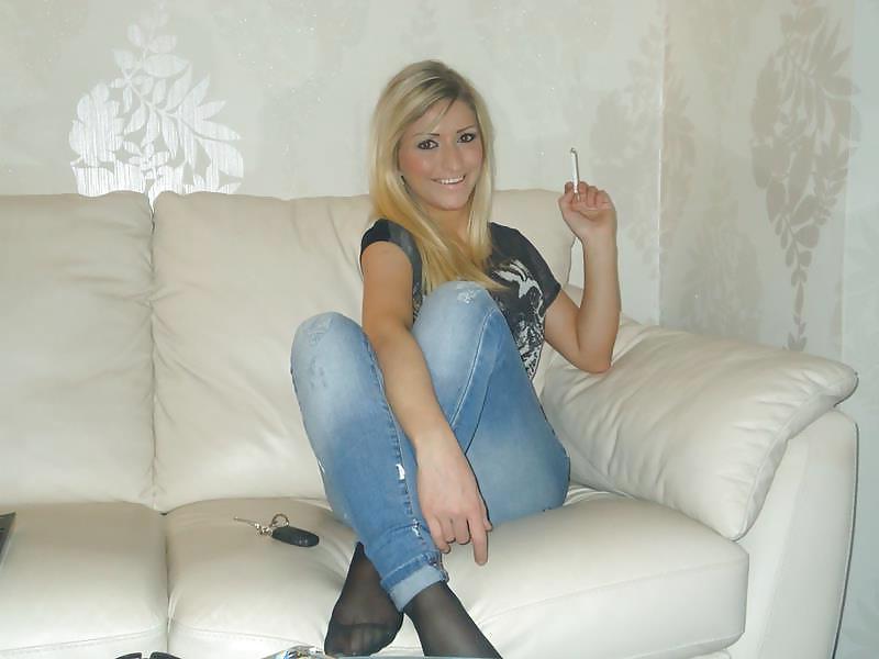 25P Chicks in pants and nylons