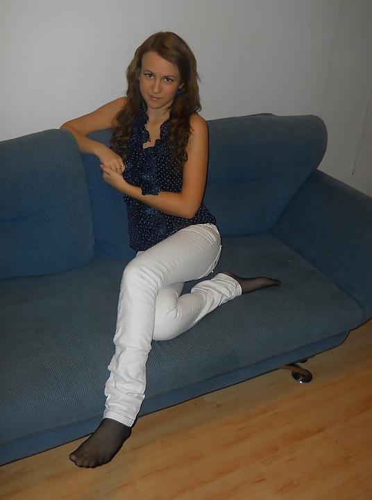 25P Chicks in pants and nylons