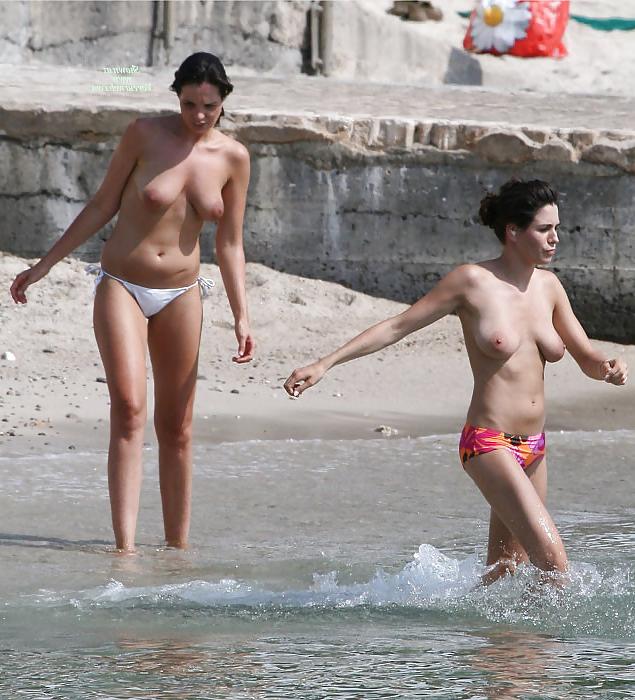 19P Naked beach 107.