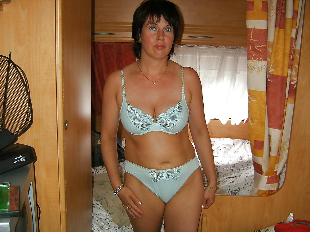 25P French milf camping