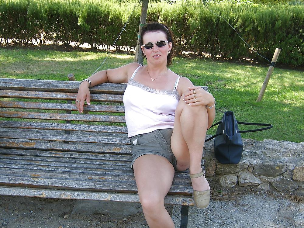 25P French milf camping