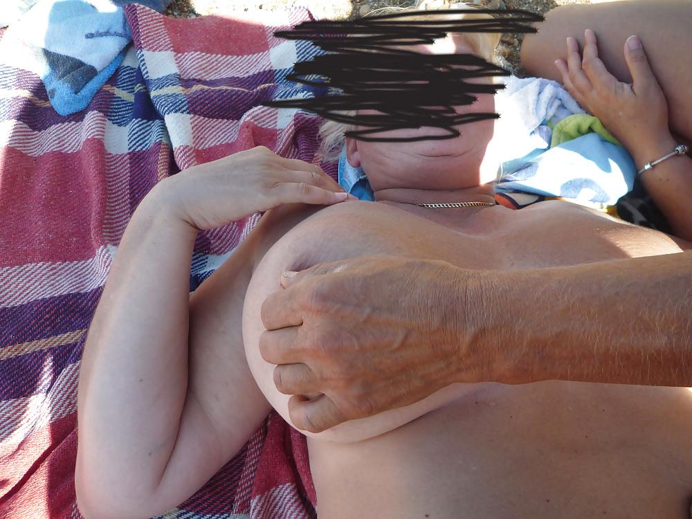 25P Nude beach 