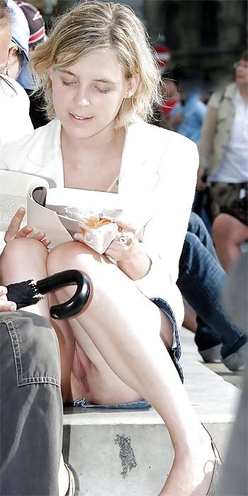 15P Upskirt No Pants 25