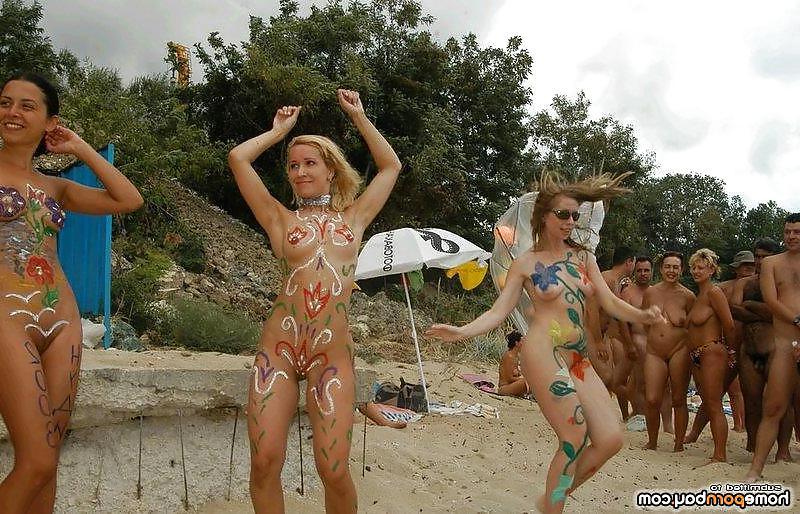 25P Girls on the beach
