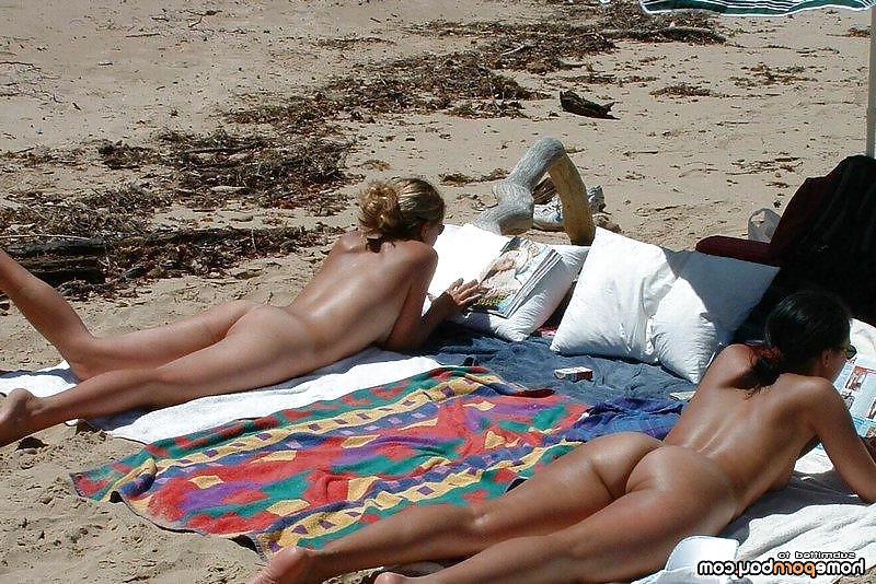 25P Girls on the beach
