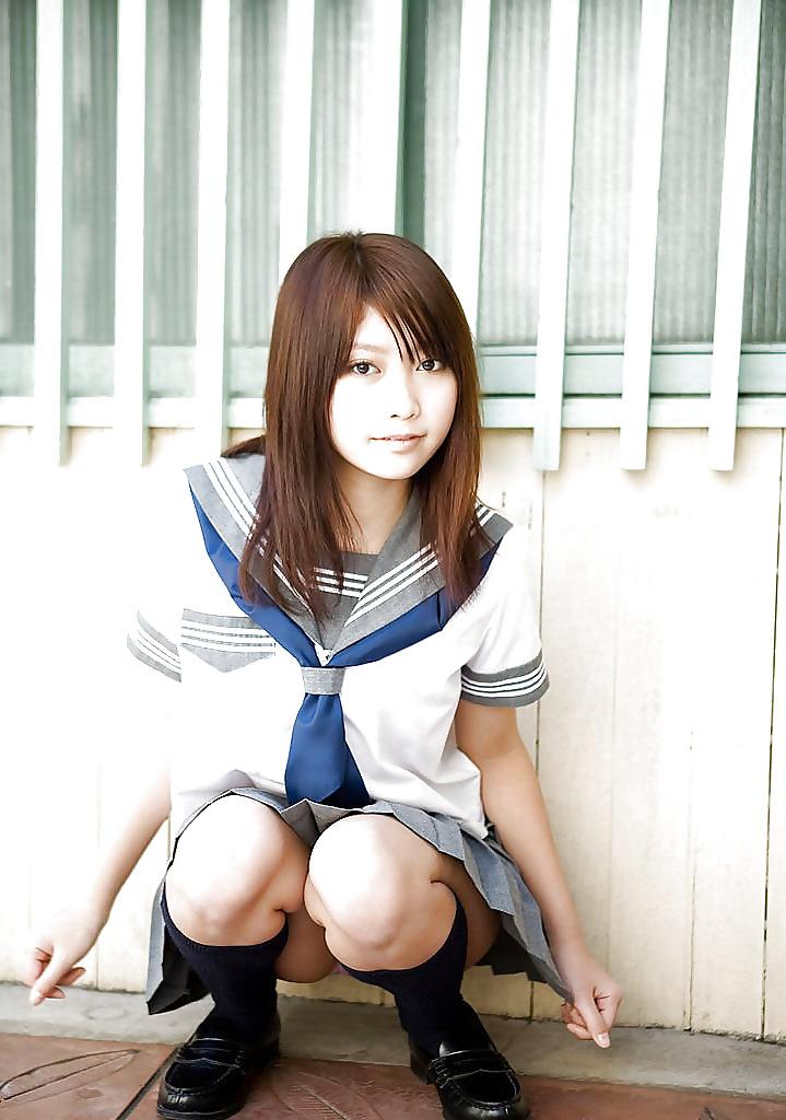 25P Schoolgirl upskirts