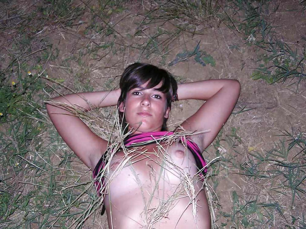 9P SPANISH TEENS OUTDOOR FLASH
