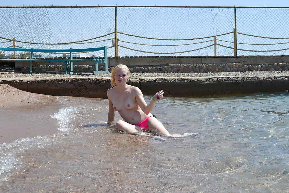 25P The beach 140