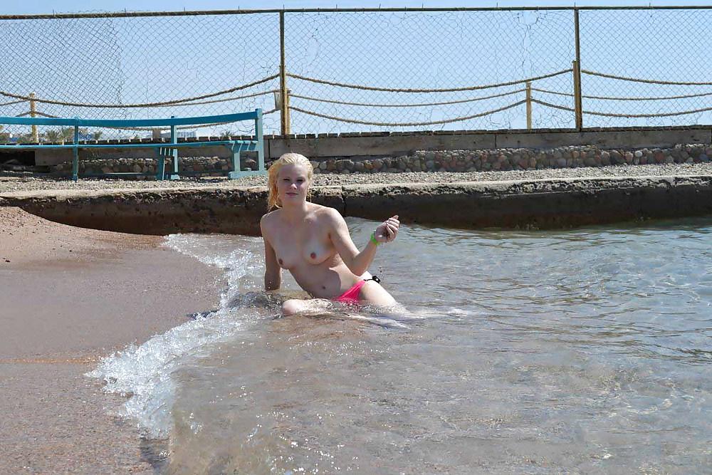 25P The beach 140