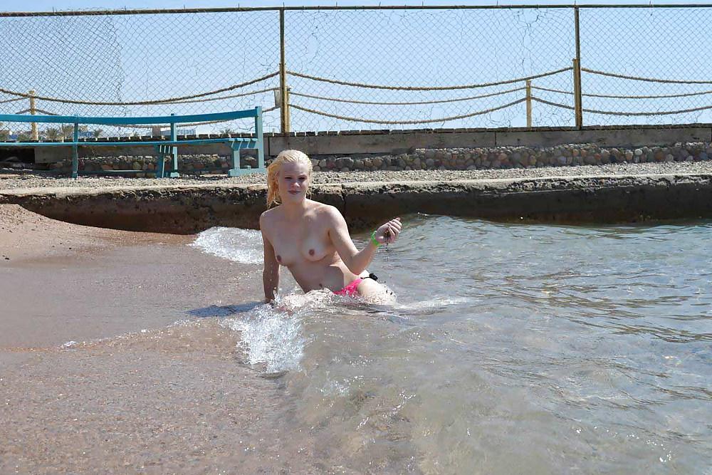 25P The beach 140