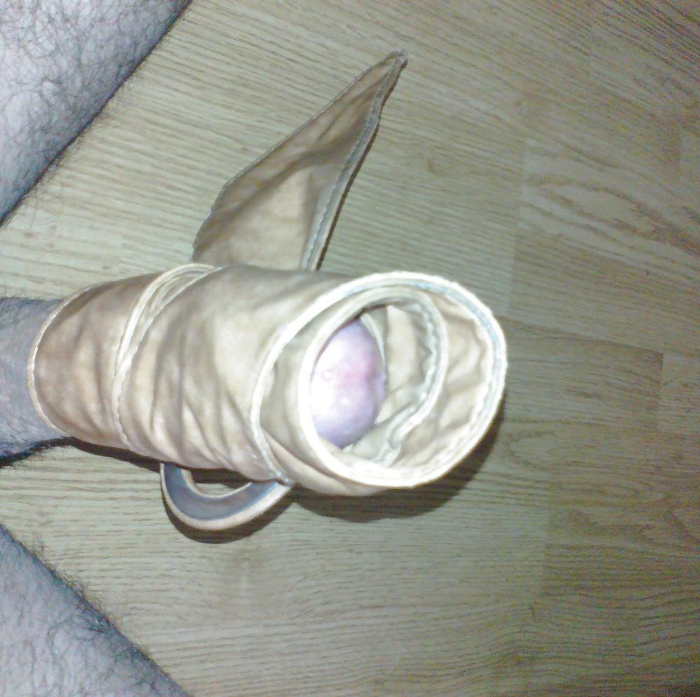 11P Jacking off with sister's leather blet
