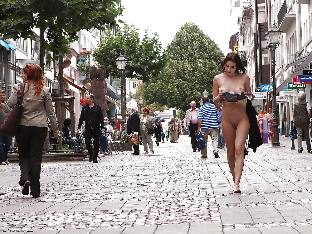 25P Beautiful Woman Flashing