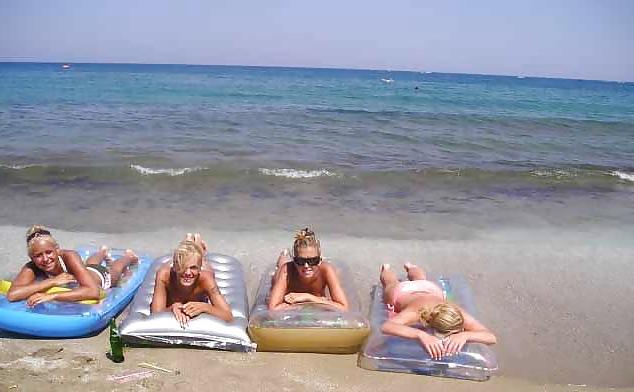 25P The beach 144