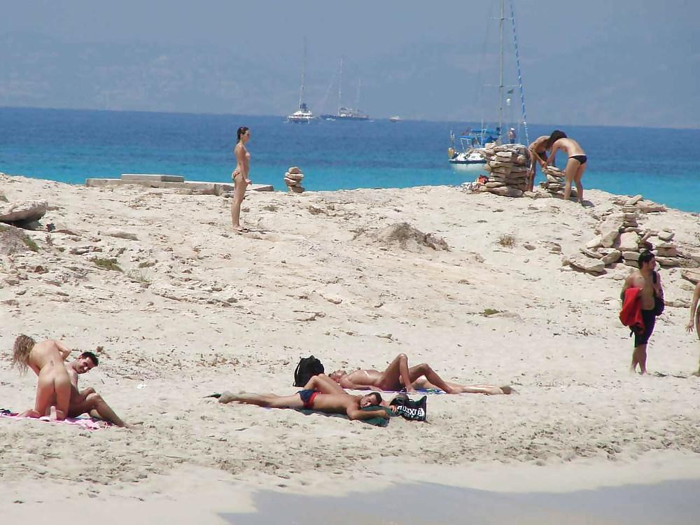 25P The beach 144