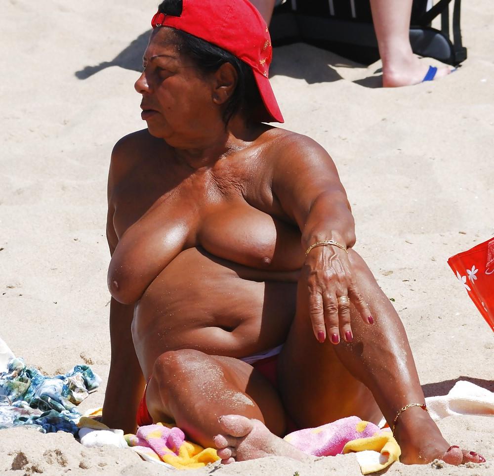 19P Busty women 15 (beach special)