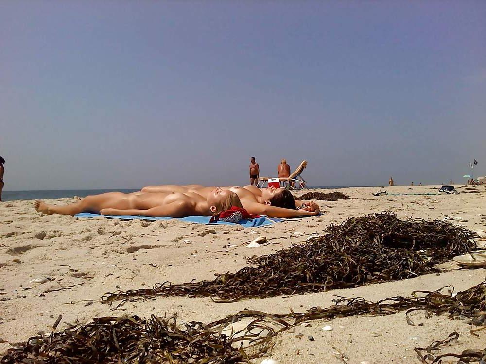 23P Voyeur on the beach