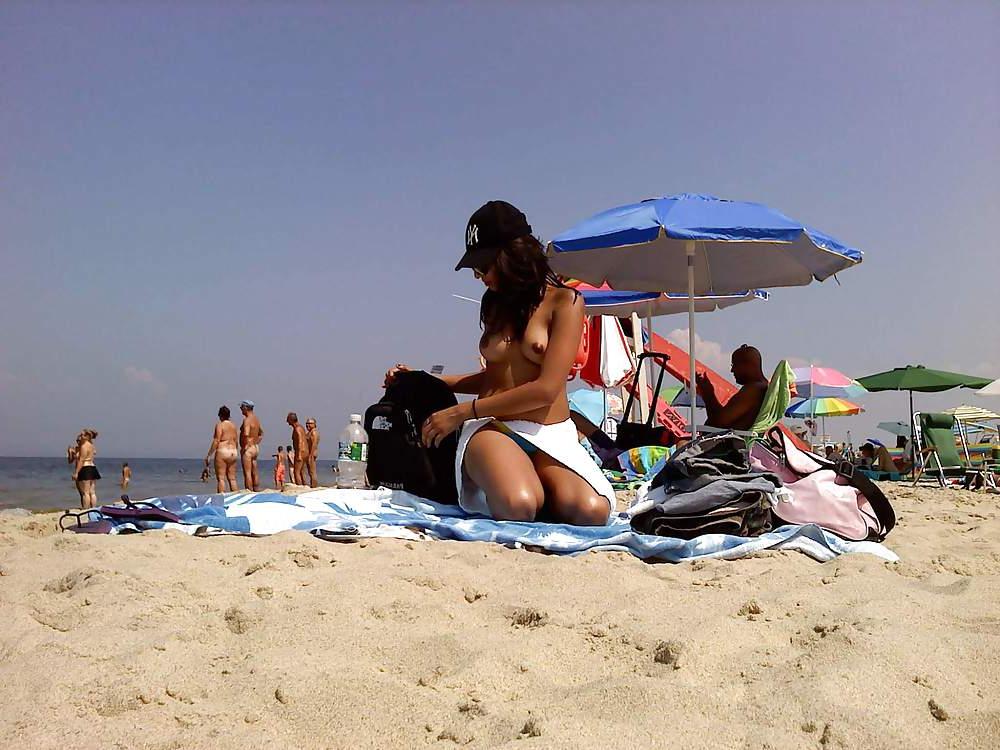 23P Voyeur on the beach