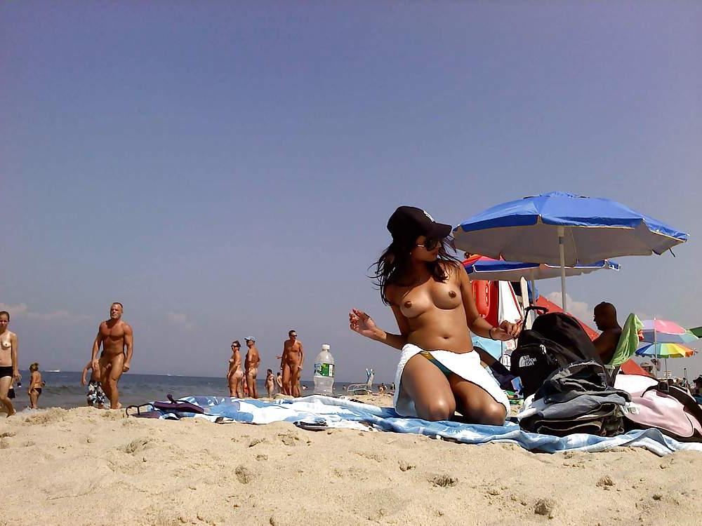 23P Voyeur on the beach