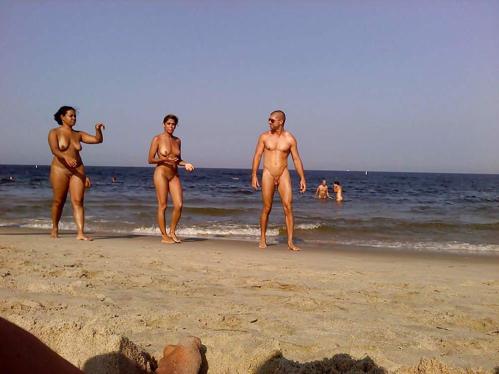 23P Voyeur on the beach