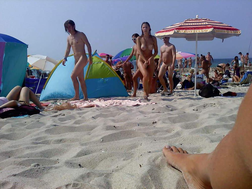 23P Voyeur on the beach