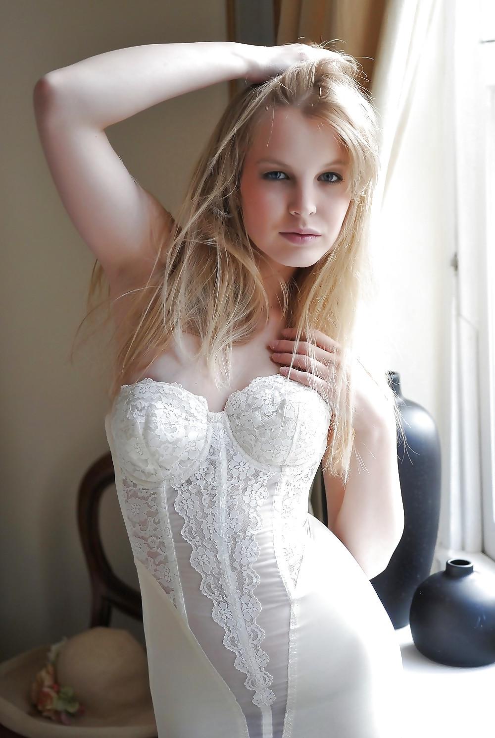 25P Teens & Milfs in stockings and heels