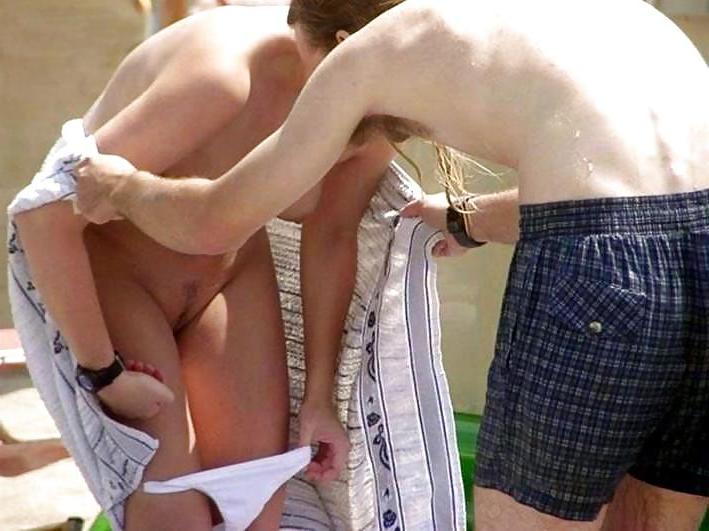 19P Beach changing bikini and clothes