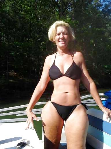 9P Mature latin, boobs, ass, tongue