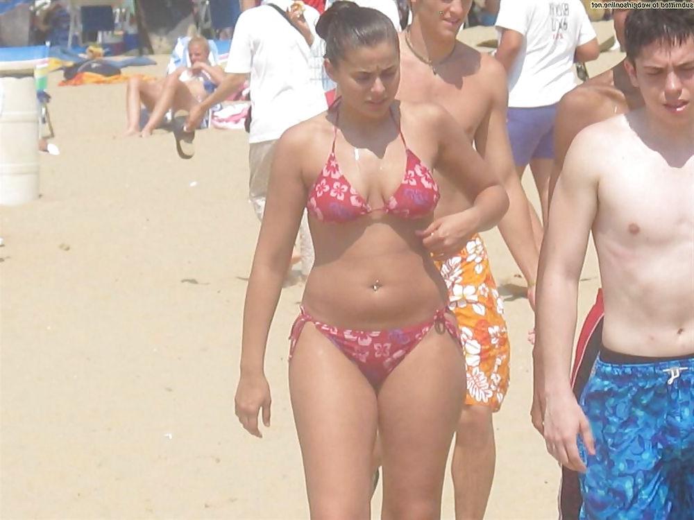 25P Beach & Bikini Girls 2