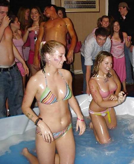 25P Beach & Bikini Girls 2