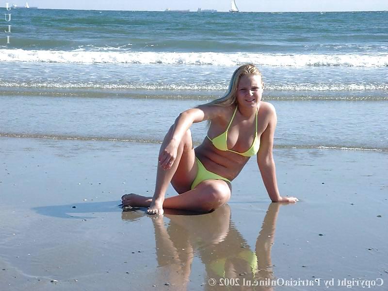 25P Beach & Bikini Girls 2