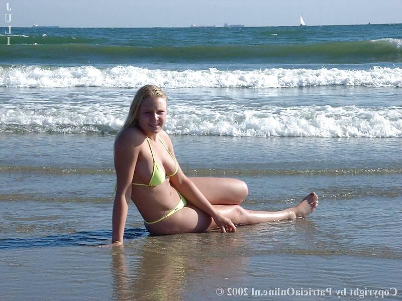 25P Beach & Bikini Girls 2