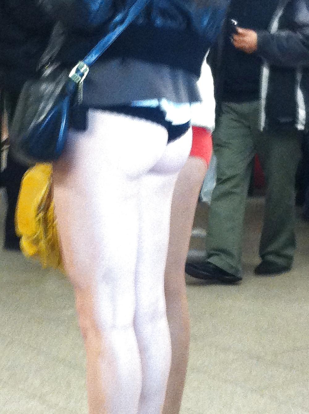 11P No pants subway ride