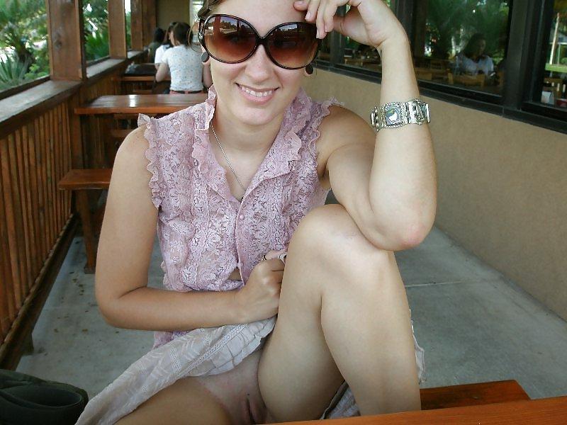18P Amateur Flasher Girl 