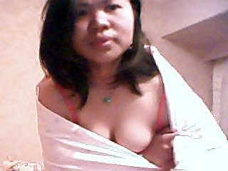 25P Filipina Flashing on Webcam
