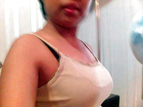 25P Filipina Flashing on Webcam