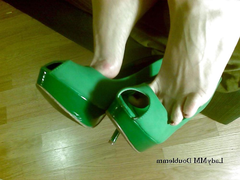 25P LadyMM Italian Milf Public walk Green HIGH hell foot fetish
