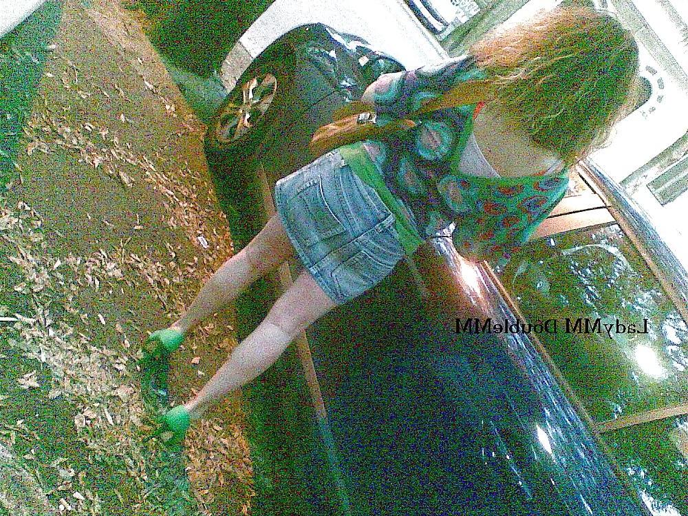 25P LadyMM Italian Milf Public walk Green HIGH hell foot fetish