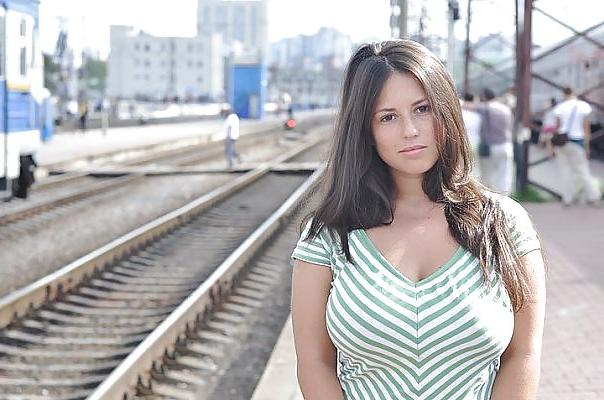 14P Busty Russian Woman 909