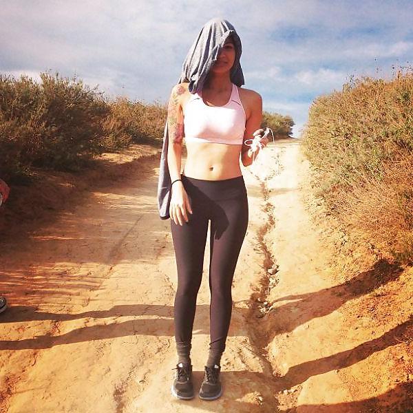 25P Girls in Yoga Pants