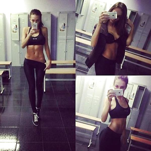 25P Girls in Yoga Pants