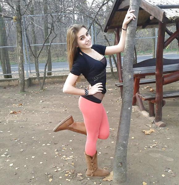 25P Girls in Yoga Pants