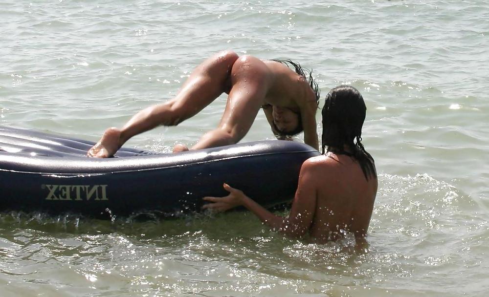 25P Beach Voyeur