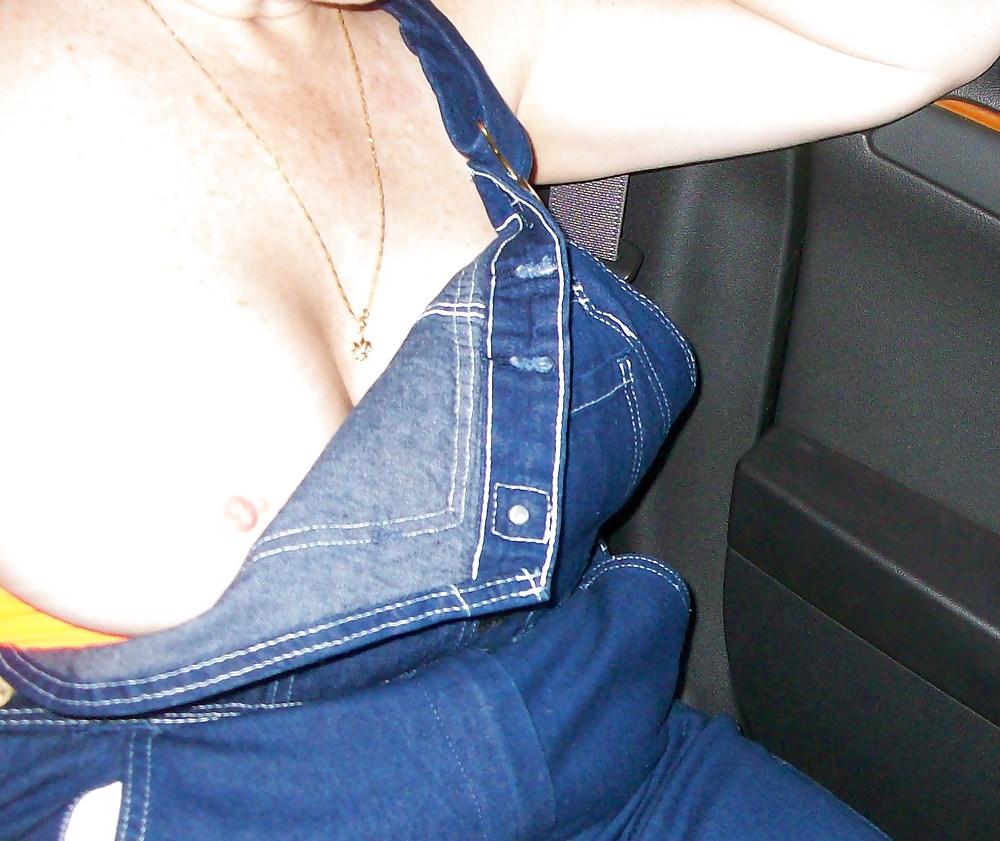 25P Milf flashing big tits and wet pussy