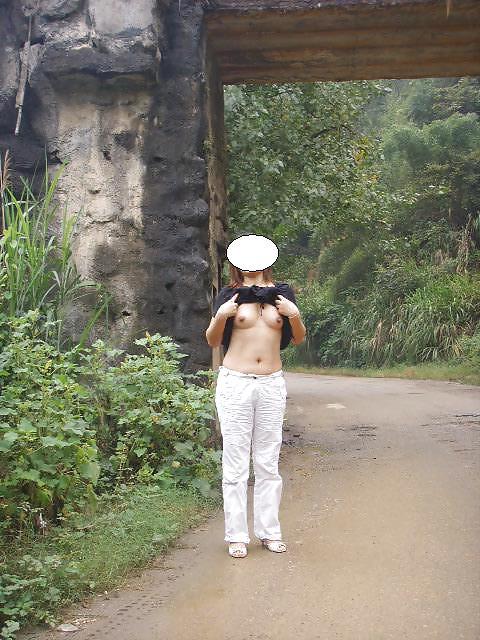 11P Chinese mature woman exposure outdoor