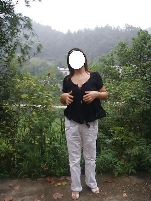 11P Chinese mature woman exposure outdoor